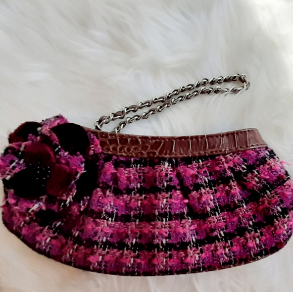 Liz Claiborne Pink Wristlet with decorative flower - Picture 2 of 7